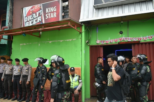 Indonesia. Dozens of illegal bars razed to the ground in Jakarta