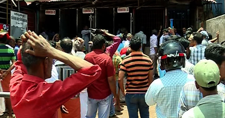 India. Cash raining at Kerala’s liquor retailer; employees on the run with money